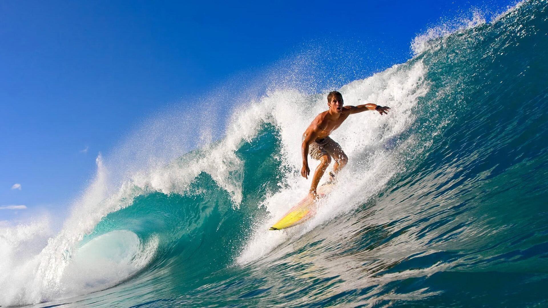 梅西第八次捧起金球奖 刷新历史纪录再创辉煌